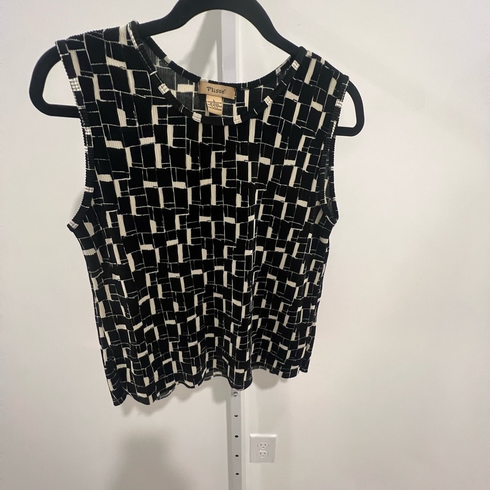 PLISSE SLEEVELESS GEOMETRIC TANK /SIZE L